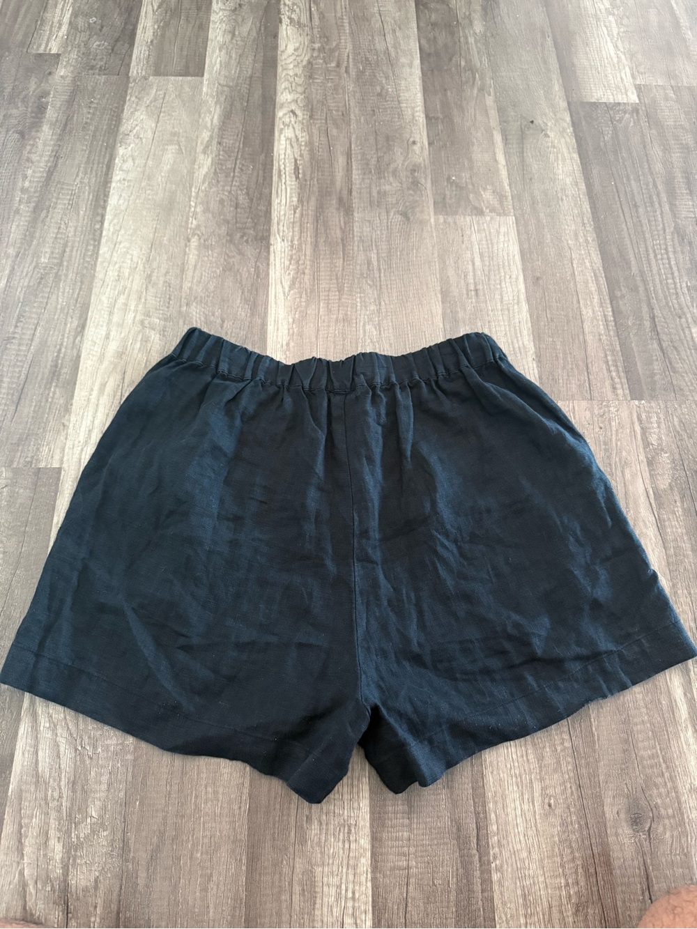 Madewell Black High-Waist Linen Shorts with Pleats - Picture 3 of 6